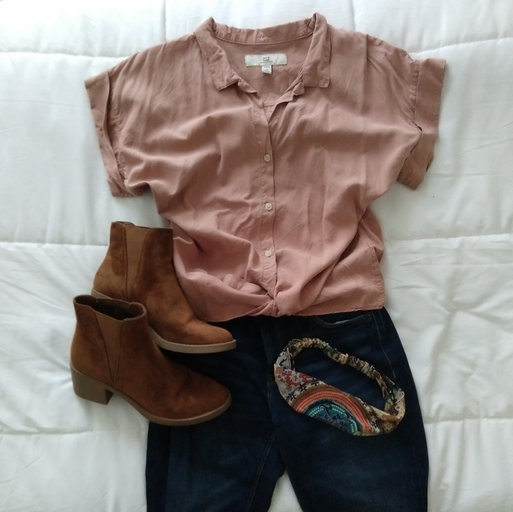 Mauve short-sleeve button down shirt